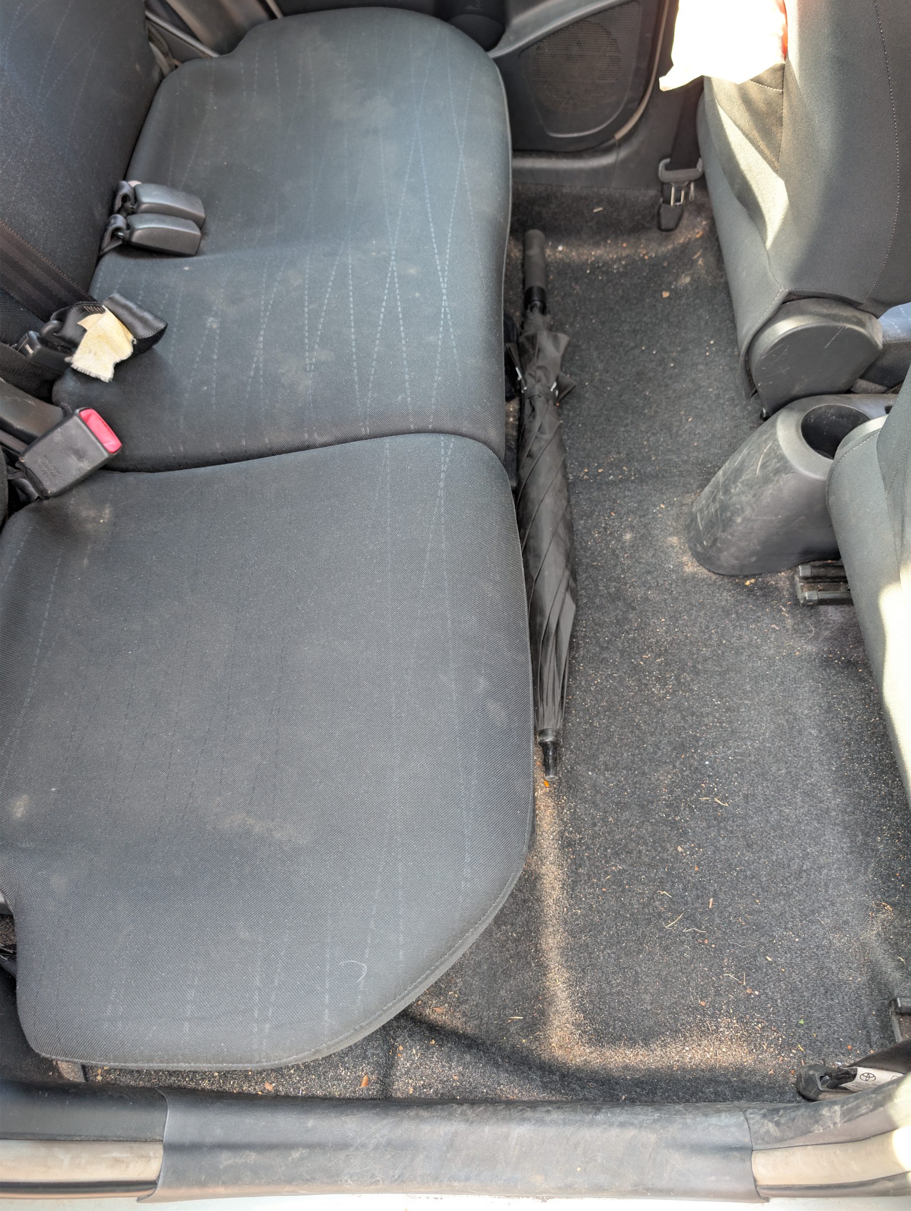 Avant - Nettoyage moquette et shampooing des sièges 